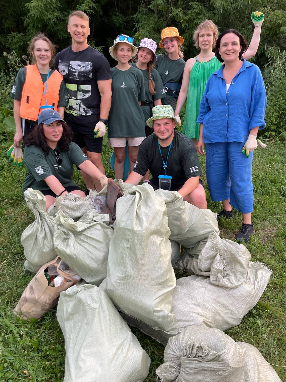 25 мешков мусора убрали «ЗЕЛЁНЫЕ» с берегов Борисовских прудов в Москве