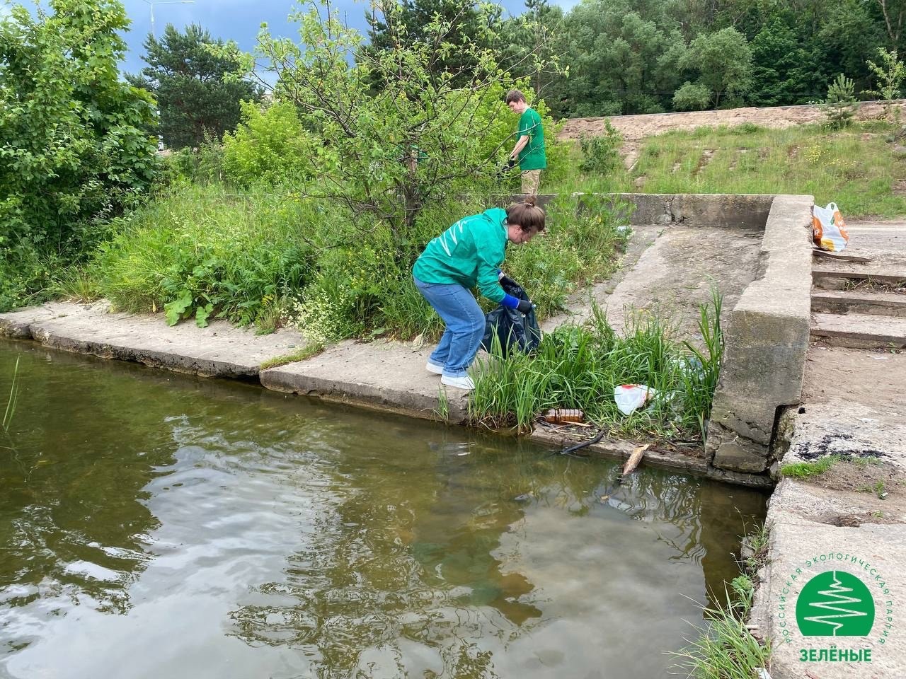 В День России калужские «ЗЕЛЁНЫЕ» провели субботник на набережной Яченского водохранилища В День России калужские «ЗЕЛЁНЫЕ» провели субботник на набережной Яченского водохранилища