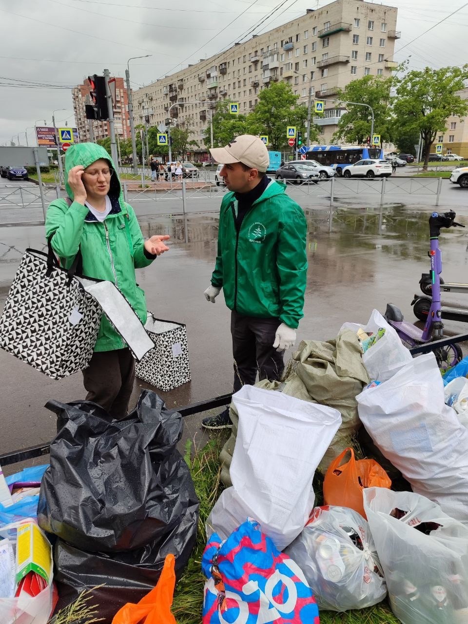 «ЗЕЛЁНЫЕ» на акции «Сортируй» собрали более 30 мешков вторсырья у жителей Петербурга «ЗЕЛЁНЫЕ» на акции «Сортируй» собрали более 30 мешков вторсырья у жителей Петербурга