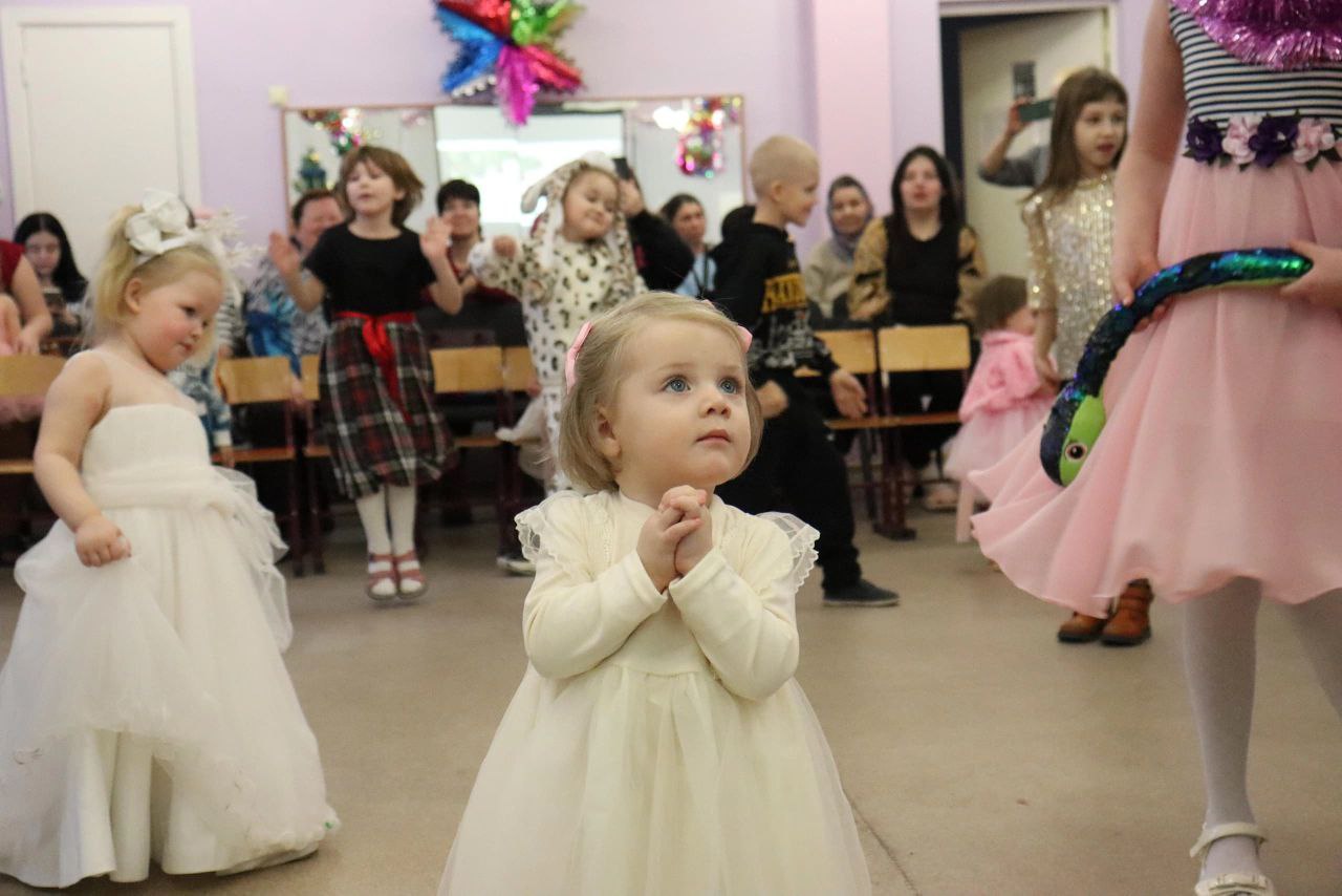 Башкирские «ЗЕЛЁНЫЕ» поздравили детей из опекунских семей с наступающим Новым годом Башкирские «ЗЕЛЁНЫЕ» поздравили детей из опекунских семей с наступающим Новым годом