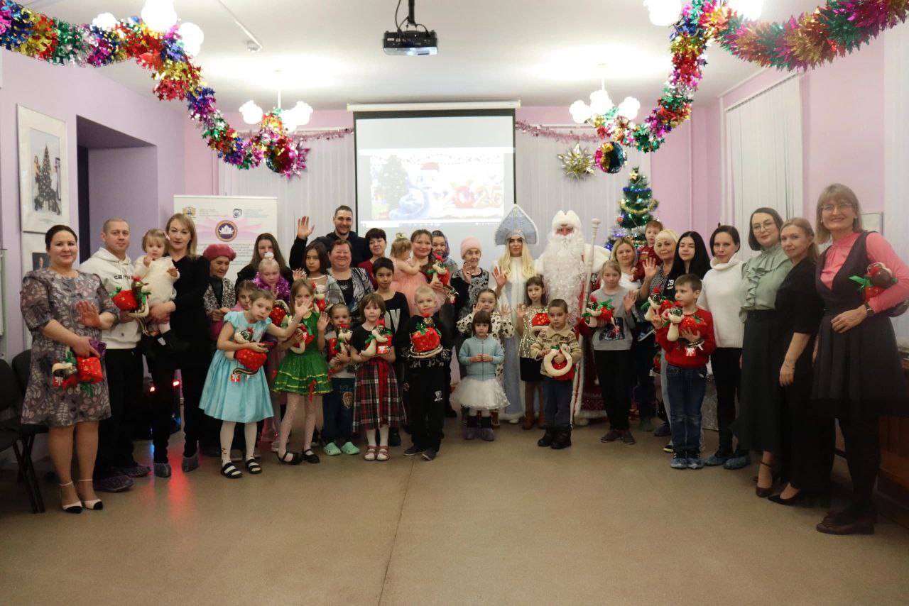 Башкирские «ЗЕЛЁНЫЕ» поздравили детей из опекунских семей с наступающим Новым годом Башкирские «ЗЕЛЁНЫЕ» поздравили детей из опекунских семей с наступающим Новым годом