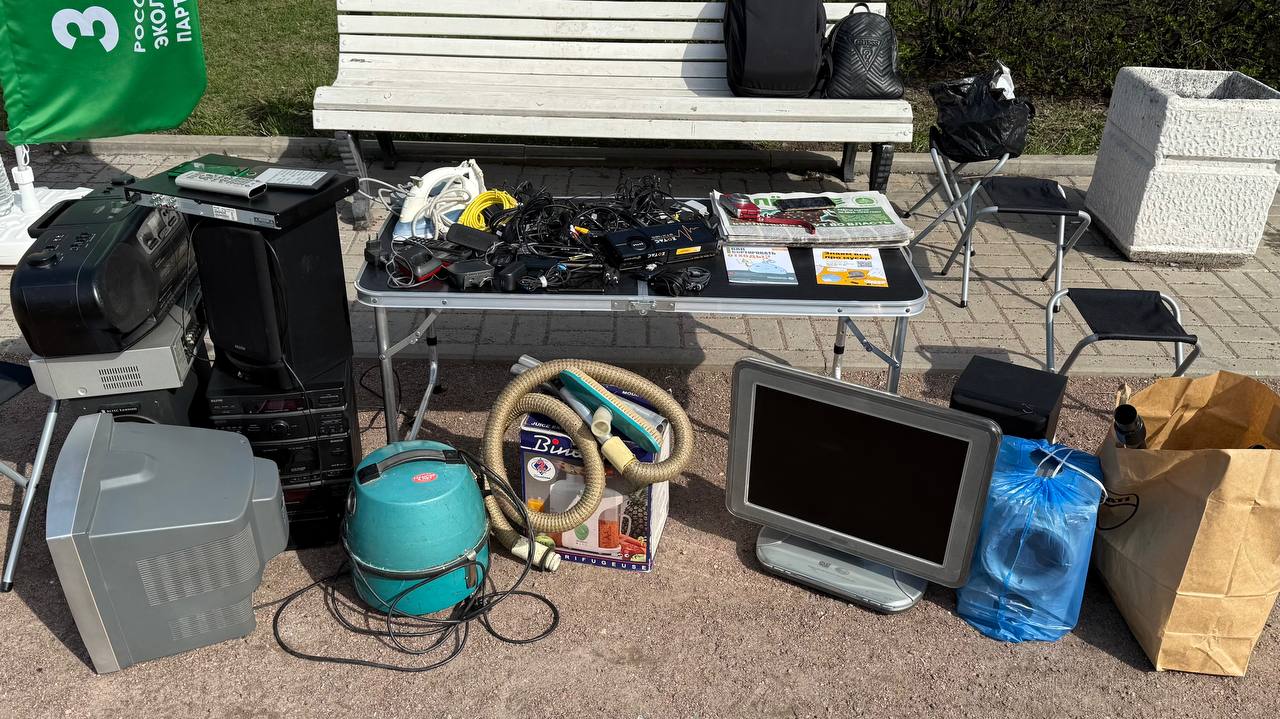 Более сотни единиц старой техники собрано на акции «Электровесна», которую организовали петербургские «ЗЕЛЁНЫЕ»