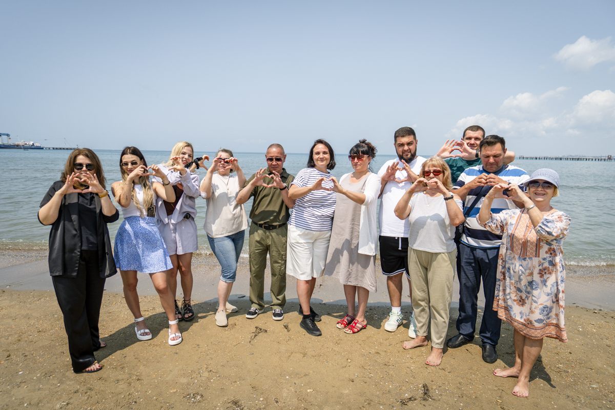 В День эколога «ЗЕЛЁНЫЕ» провели всероссийскую акцию «Обними природу»
