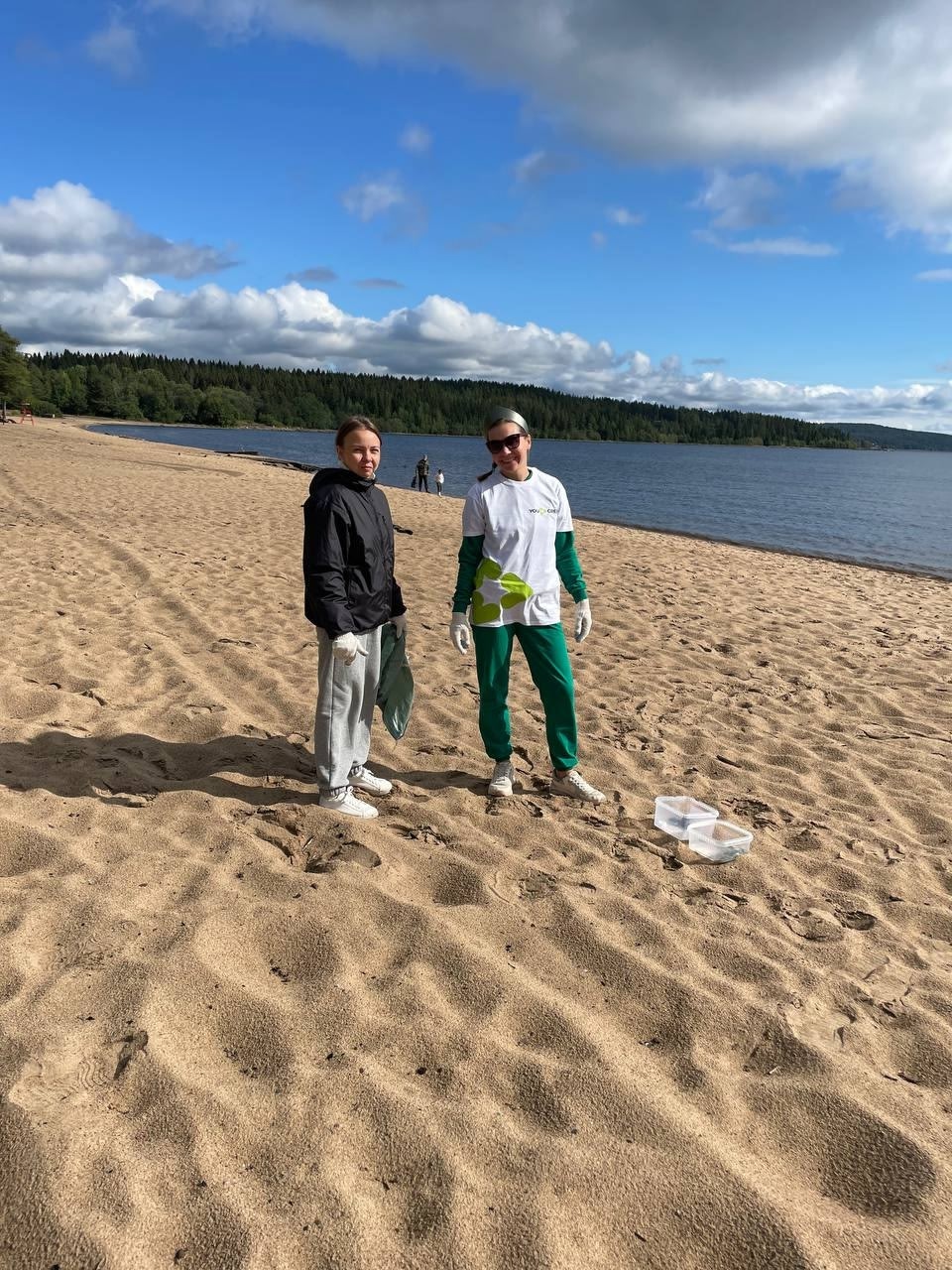 Карельские «ЗЕЛЁНЫЕ» провели субботник на пляже «Пески» в Петрозаводске Карельские «ЗЕЛЁНЫЕ» провели субботник на пляже «Пески» в Петрозаводске