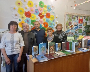 Крымские «Зелёные» передали собранные книги в Мелитопольскую библиотеку