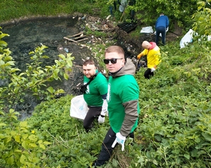 Тверские «Зелёные» собрали 4 контейнера мусора с берега рек Тьмака, Волга и Соминка
