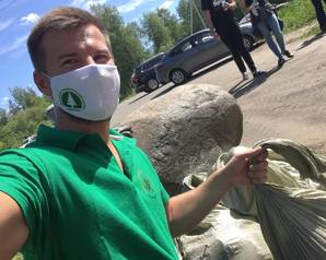 В Волхове очистили лесопарк имени героя ВОВ, первого героя соцтруда в лесной отрасли П.Г.Антипова